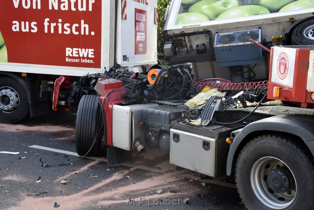 Schwerer VU PKlemm A 57 Rich Innenstadt Hoehe Koeln Chorweiler P182.JPG - Miklos Laubert